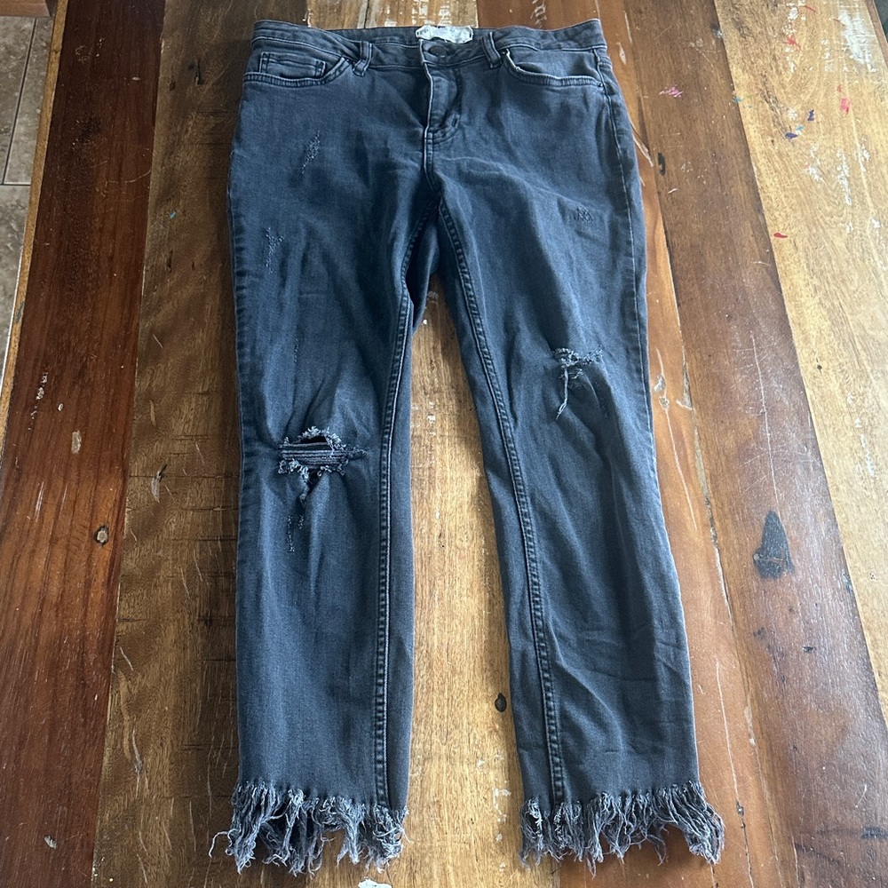 Free People Black Distressed Cropped Frayed-Hem Jeans